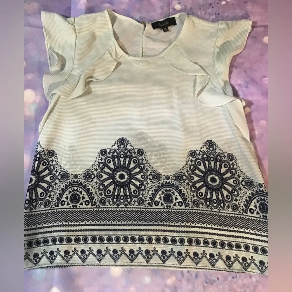 Women’s size medium lip slide cap sleeve top/blouse